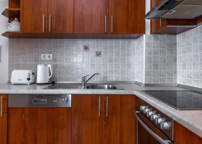 Lana דירה מאקרסקה